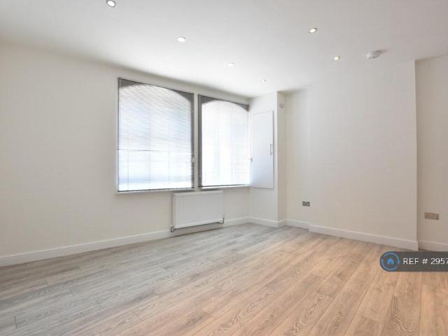 Farley Hill, Luton, LU1 1 bed flat to rent £1,075 pcm £248 pw