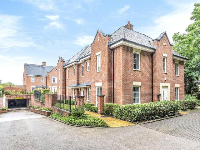 Farley Reach, 9 Chilbolton Avenue. 2 bed apartment to rent £2,000 pcm £462 pw