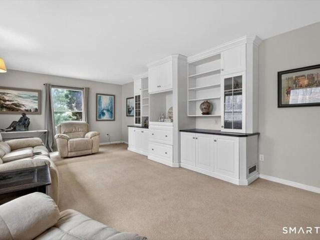 Farm Brook Ct, Hamden, Home For Sale
