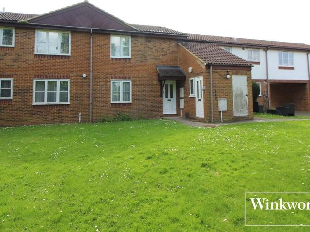 Farm Close, Borehamwood, Hertfordshire WD6, 1 bed flat to rent, £1,350 pcm | PrimeLocation
