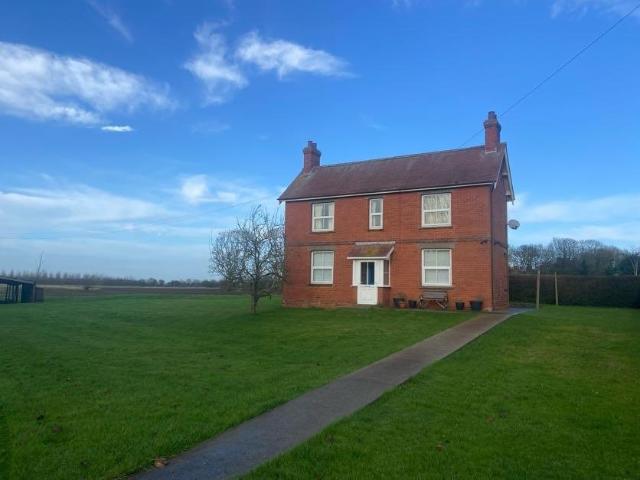 3 bedroom country house for sale