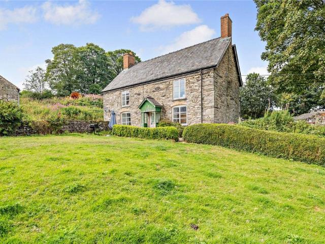 Detached house for sale