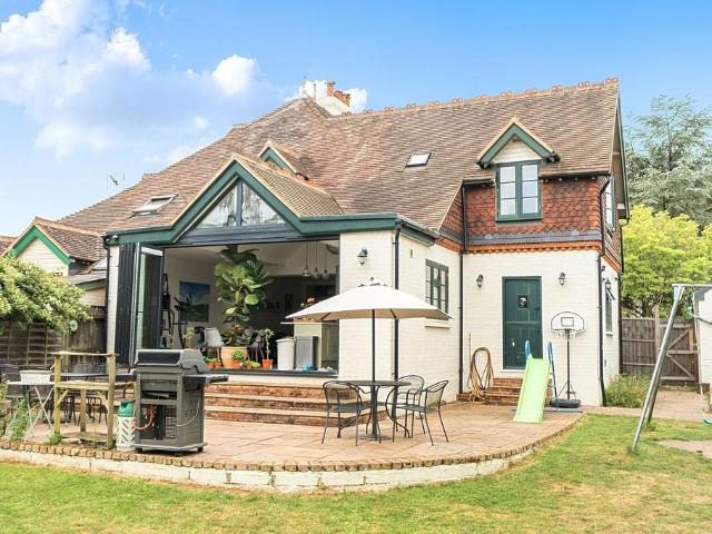 Farm Lane, Ashtead KT21 4 bed semi detached house to rent £3,750 pcm £865 pw