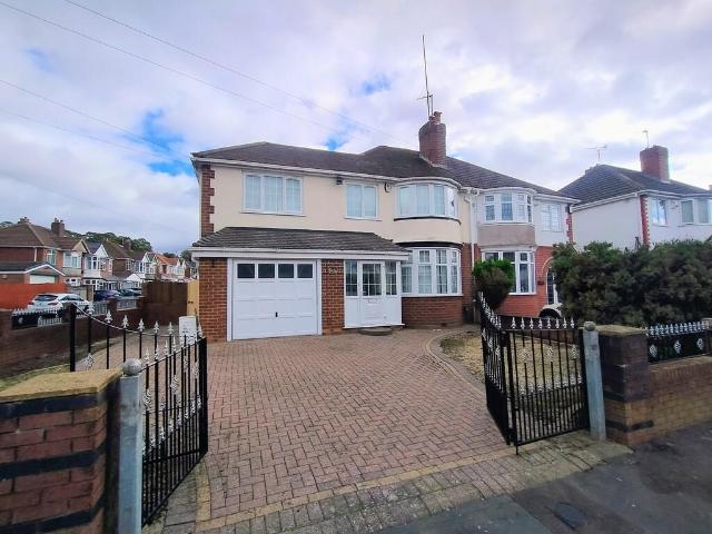 Farm Road, Birmingham B68 3 bed semi detached house to rent £1,700 pcm £392 pw