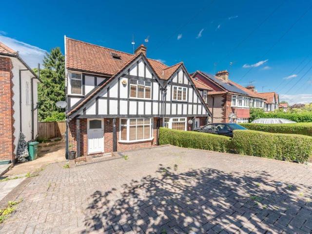Farm Road, Edgware 4 bed semi detached house to rent £3,245 pcm £749 pw