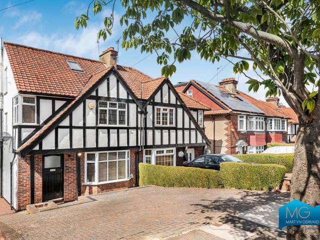 Farm Road, Edgware, HA8 4 bed semi detached house to rent £2,995 pcm £691 pw