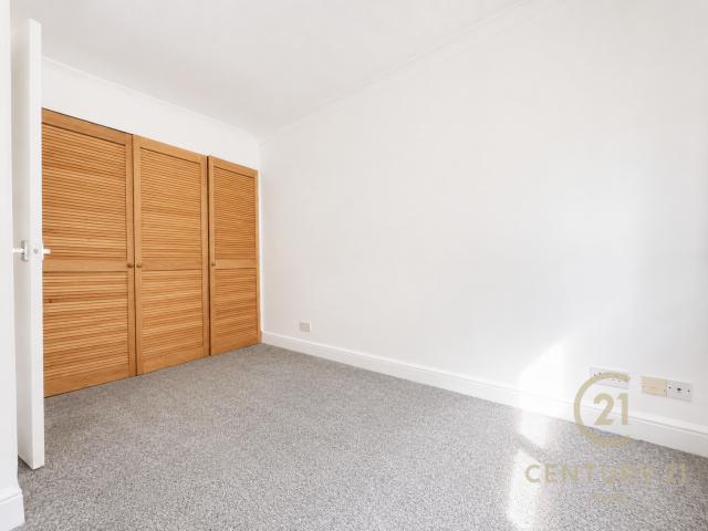 Farm Road Esher KT10 Century 21 United Kingdom