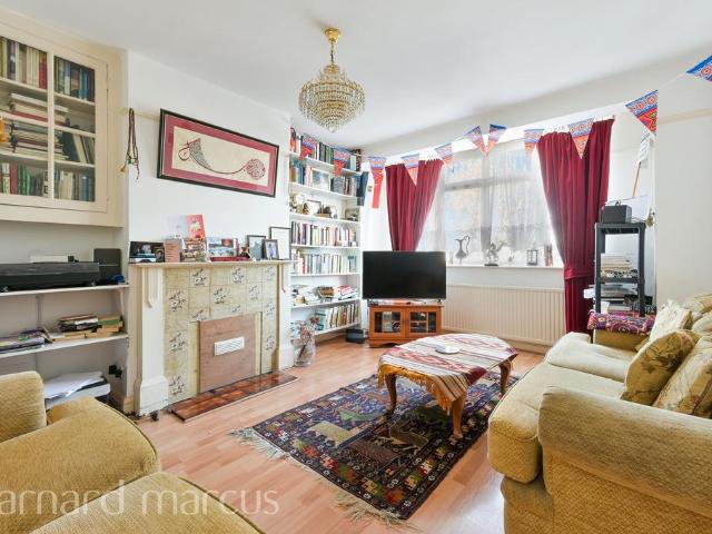 Farm Road, MORDEN 3 bed house to rent £2,500 pcm £577 pw