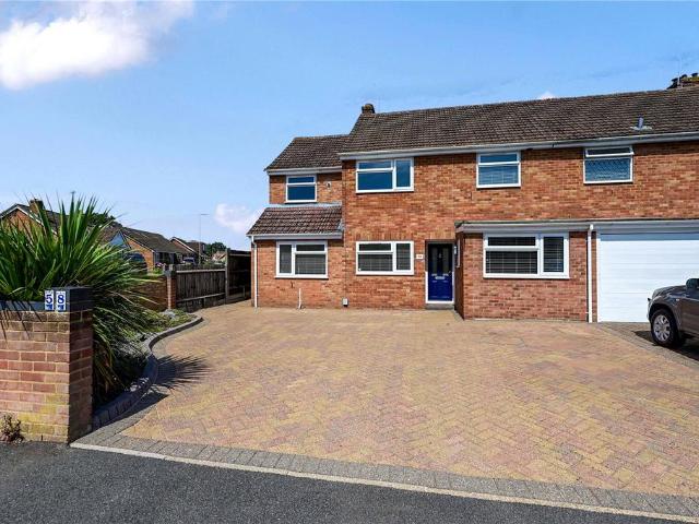 Farm View, Hampshire GU46 4 bed semi detached house to rent £2,495 pcm £576 pw