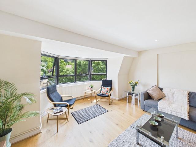 Farm Yard, Windsor, Berkshire SL4, 2 bed flat to rent, £2,450 pcm | PrimeLocation