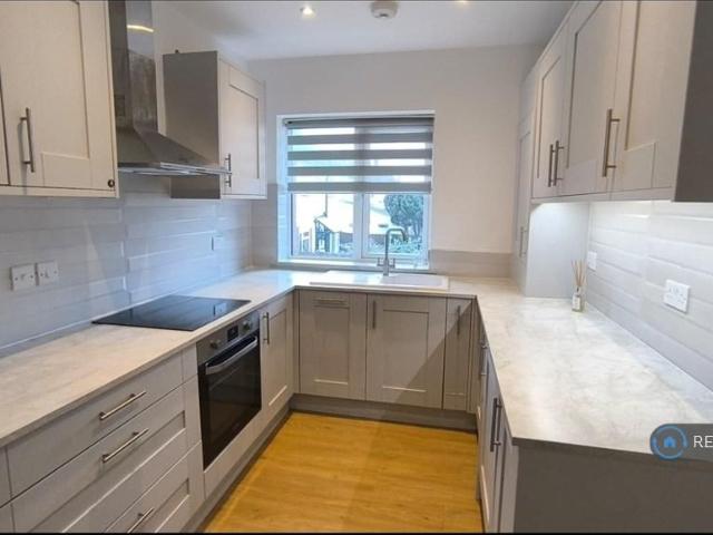 Farman Court, Luton, LU3 2 bed flat to rent £1,375 pcm £317 pw