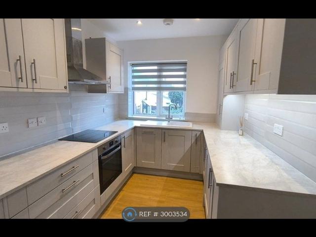 Farman Court, Luton LU3, 2 bed flat to rent, £1,375 pcm | PrimeLocation