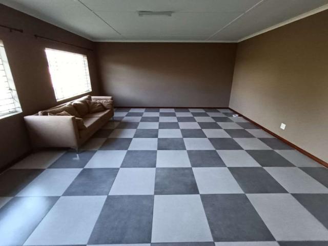 Farmhouse situated 50km from Kuruman on the Danielskuil Road, to rent !