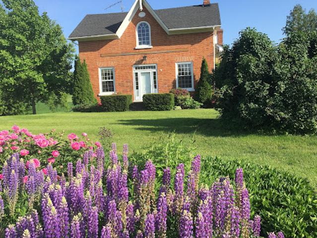 Farmhouse with garden and pool