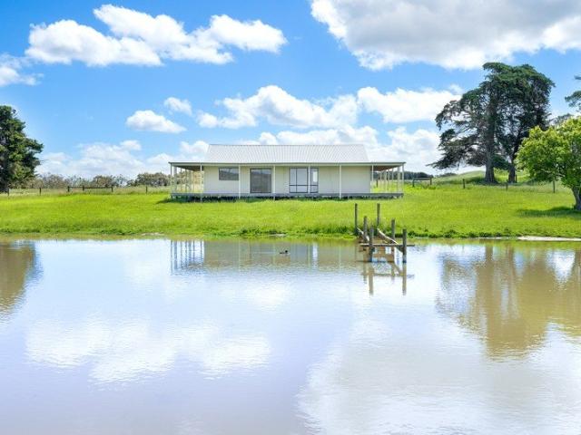 FARMHOUSE & TINYHOUSE ON 100 ACRES
