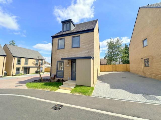 Farmstead Close, Luton, LU4 4 bed detached house to rent £1,950 pcm £450 pw