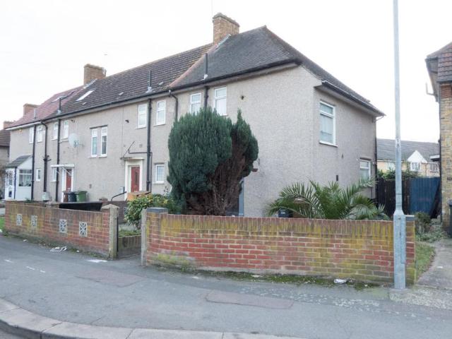 Farmway, London, RM8 3XP, United Kingdom | 3 bed townhouse for rent #136750613 | Rentberry