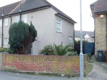 Farmway, London, RM8 3XP, United Kingdom | 3 bed townhouse for rent #136750613 | Rentberry