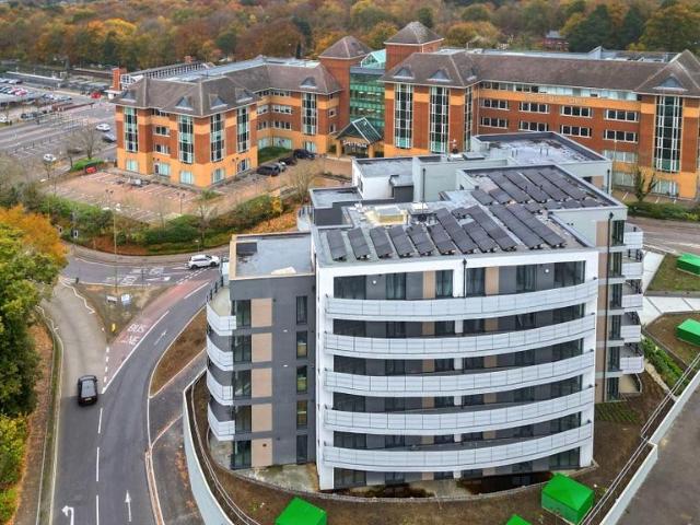 Farnborough 1 bed apartment to rent £1,400 pcm £323 pw