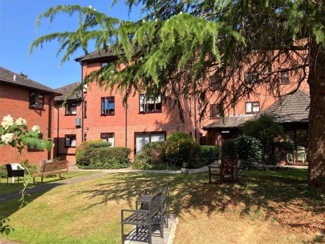 Farnborough Common, Orpington, BR6 1 bed property to rent £1,300 pcm £300 pw