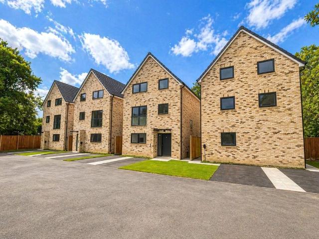 Sorrel Close, Farnborough, Hampshire GU14, 4 bed detached house to rent, £2,850 pcm | PrimeLocation