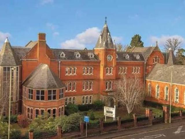 Farnborough Road, Farnborough GU14, 3 bed flat to rent, £1,650 pcm | PrimeLocation