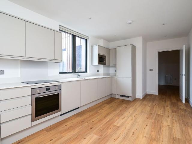 Farnborough Road, Farnborough GU14, 2 bed flat to rent, £1,600 pcm | PrimeLocation