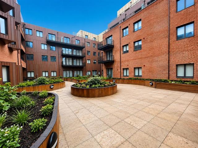 Farnborough Road, Farnborough GU14, 2 bed shared accommodation to rent, £1,600 pcm | PrimeLocation