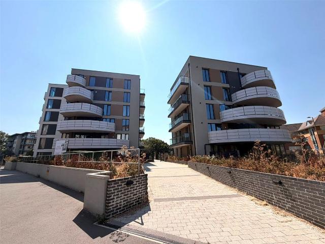 Farnborough Road, Farnborough, Hampshire GU14, 1 bed flat to rent, £1,400 pcm | PrimeLocation