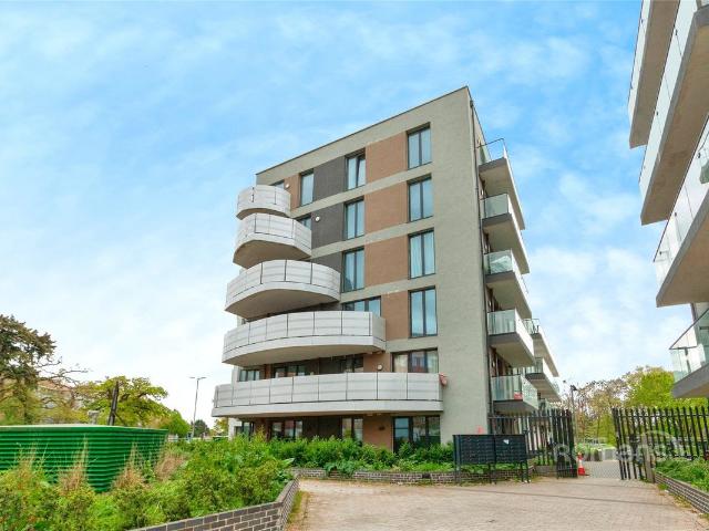 Farnborough Road, Farnborough, Hampshire GU14, 2 bed flat to rent, £1,650 pcm | PrimeLocation