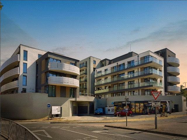 Farnborough Road, Farnborough, Hampshire GU14, 2 bed flat to rent, £1,600 pcm | PrimeLocation
