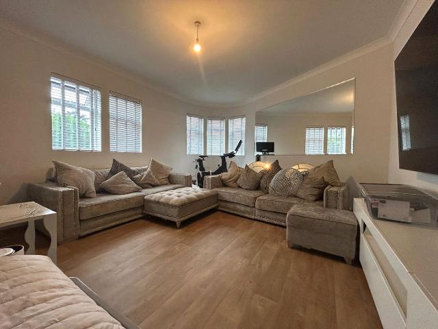 Farnborough Road, Farnborough, Hampshire GU14, 4 bed flat to rent, £1,650 pcm | PrimeLocation