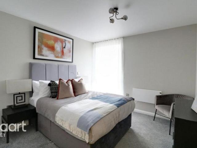 Farnborough Road, Farnborough 1 bed apartment to rent £1,350 pcm £312 pw