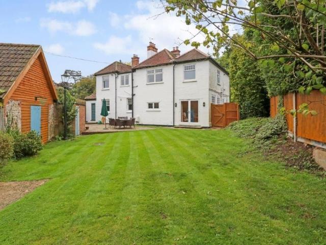 Farnborough Road, Farnham GU9, 4 bed detached house to rent, £3,500 pcm | PrimeLocation
