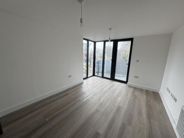 Farnborough Road GU14, 1 bed flat to rent, £1,349 pcm | PrimeLocation
