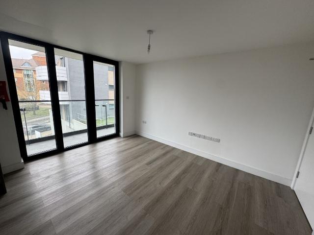 Farnborough Road GU14, 2 bed flat to rent, £1,600 pcm | PrimeLocation