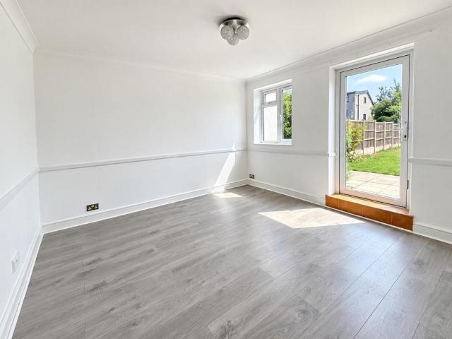 FARNDALE AVENUE, LONDON 3 bed detached house to rent £2,400 pcm £554 pw