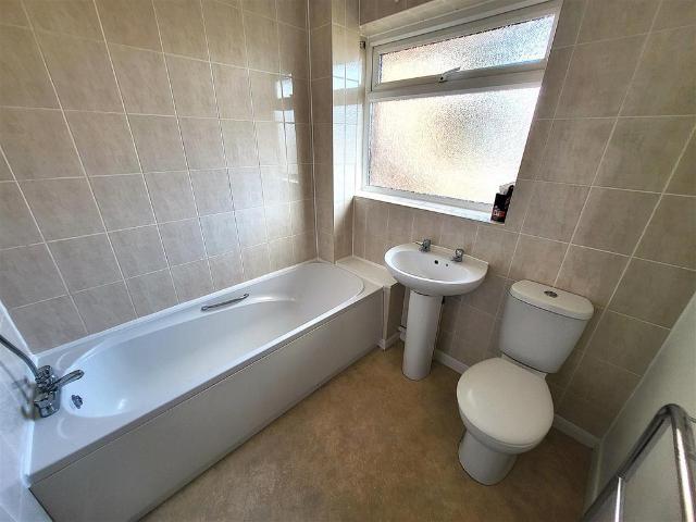 Farne Close, Hailsham 2 bed house to rent £1,250 pcm £288 pw