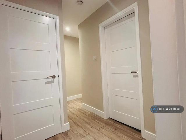 Farnham Court, Loughborough, LE12 1 bed flat to rent £775 pcm £179 pw