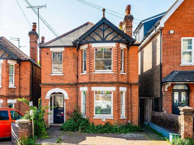 Farnham Road, Guildford, GU2 2 bed flat to rent £1,995 pcm £460 pw