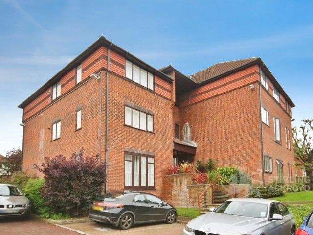 Farnham Road, Guildford, Surrey GU2, 1 bed flat to rent, £1,400 pcm | PrimeLocation