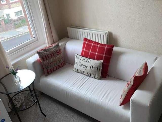 Farnham Road, Guildford, Surrey, Gun, GU2