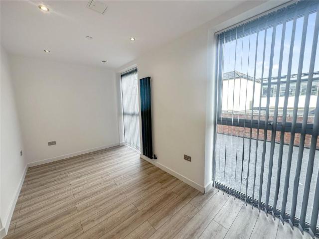Farnham Road, Slough, Berkshire, SL2 1 bed apartment to rent £1,100 pcm £254 pw