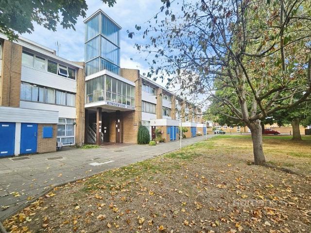 Farnham Road, Slough, Berkshire, SL2 Studio to rent £900 pcm £208 pw