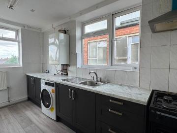 Farnham Road, Slough SL1, 2 bed flat to rent, £1,595 pcm | PrimeLocation