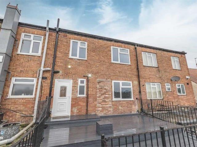 Farnham Road, Slough SL1 2 bed flat to rent £1,250 pcm £288 pw