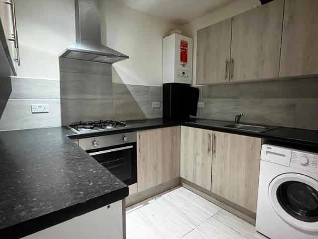 Farnham Road, Slough, SL2 1 bed flat to rent £1,095 pcm £253 pw