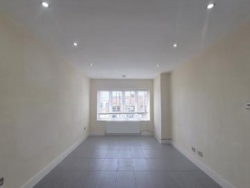 Farnham Road, Slough SL2, 2 bed flat to rent, £1,650 pcm | PrimeLocation