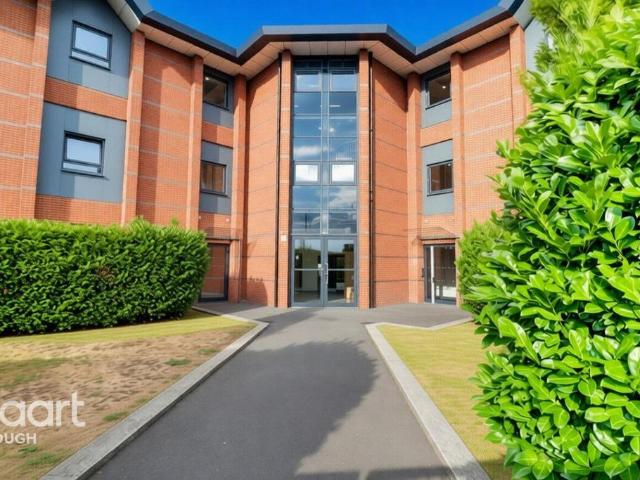 Farnham Road, SLOUGH 2 bed apartment to rent £1,550 pcm £358 pw