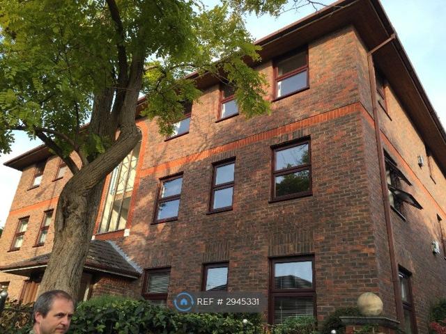 Farnham, Surrey GU9, 2 bed flat to rent, £1,625 pcm | PrimeLocation